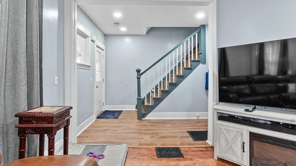 4 bed, 1 bath apartment for rent at 6 Crescent St Unit 6, Whitinsville — photo 10 of 24