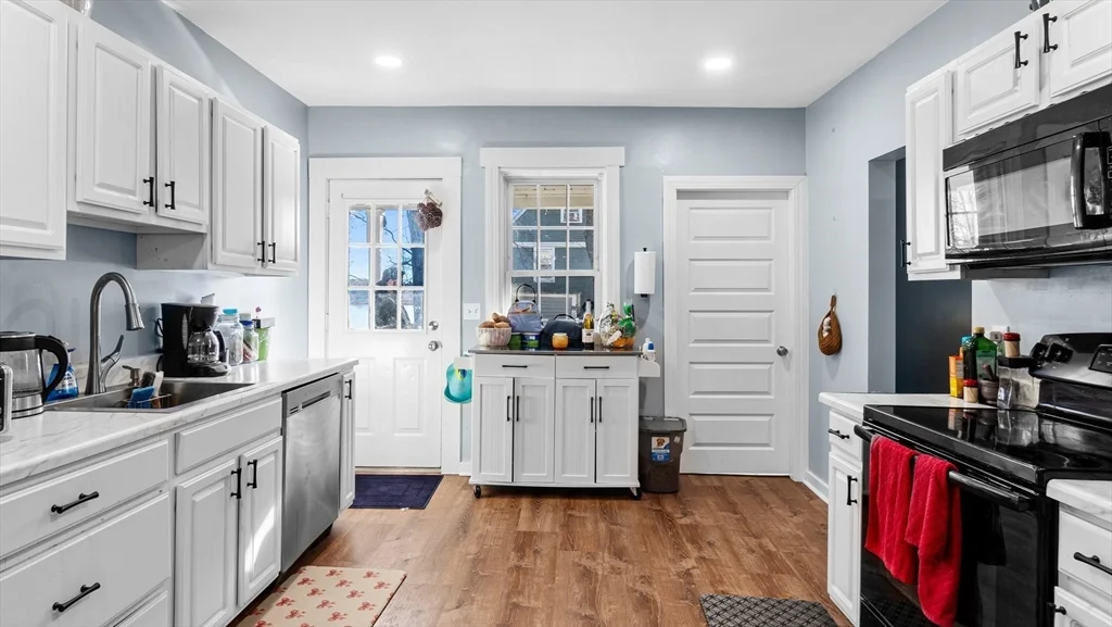 4 bed, 1 bath apartment for rent at 6 Crescent St Unit 6, Whitinsville — photo 3 of 24
