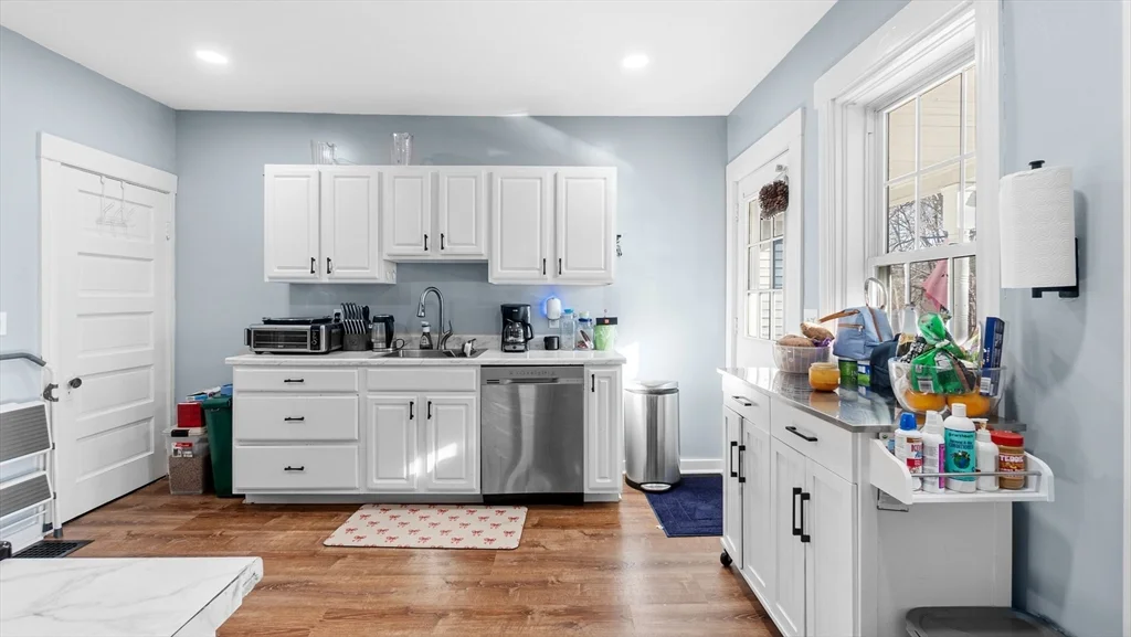 4 bed, 1 bath apartment for rent at 6 Crescent St Unit 6, Whitinsville — photo 2 of 24