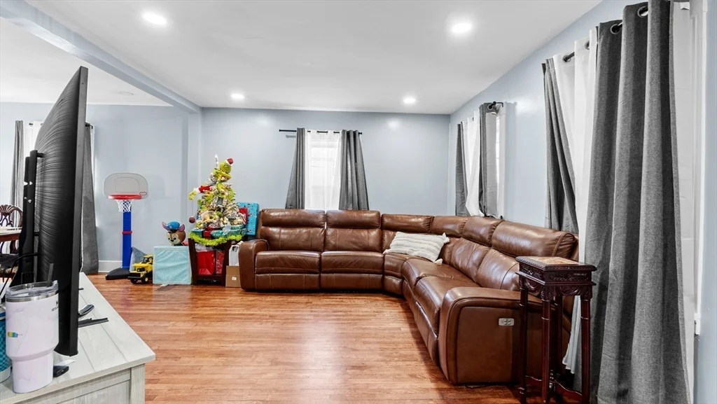4 bed, 1 bath apartment for rent at 6 Crescent St Unit 6, Whitinsville — photo 7 of 24