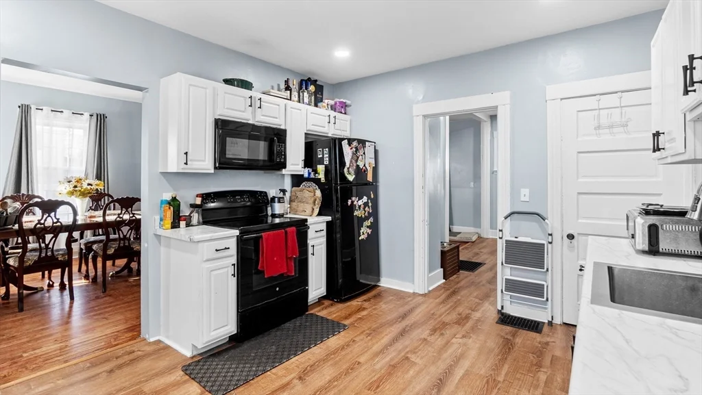 4 bed, 1 bath apartment for rent at 6 Crescent St Unit 6, Whitinsville — photo 4 of 24