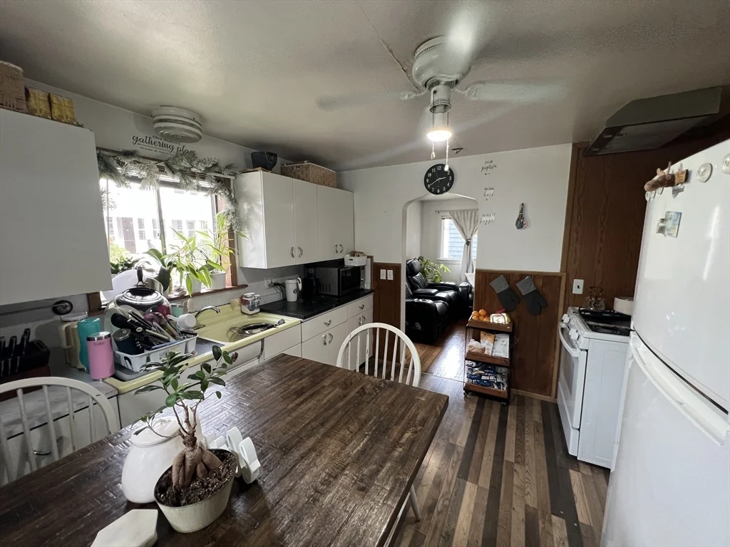 2 bed, 1 bath apartment for rent at 6 Cresthill Rd Unit 6, Brighton — photo 5 of 17