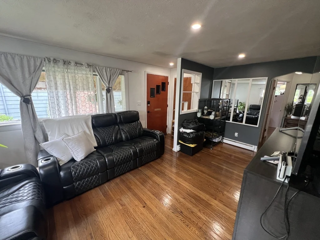 2 bed, 1 bath apartment for rent at 6 Cresthill Rd Unit 6, Brighton — photo 4 of 17