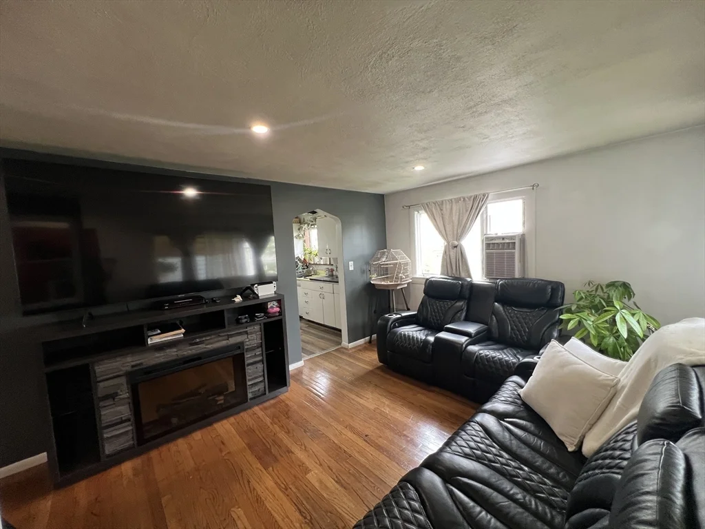 2 bed, 1 bath apartment for rent at 6 Cresthill Rd Unit 6, Brighton — photo 3 of 17