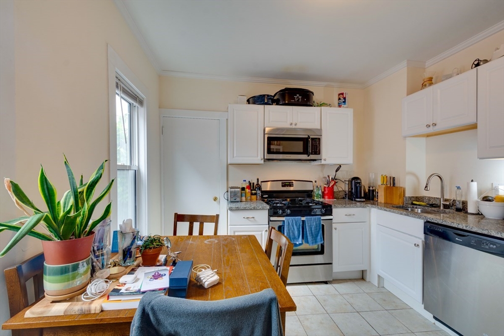 2 bed, 1 bath apartment for rent at 6 Cutter Park Unit 1, Davis Square — photo 3 of 11