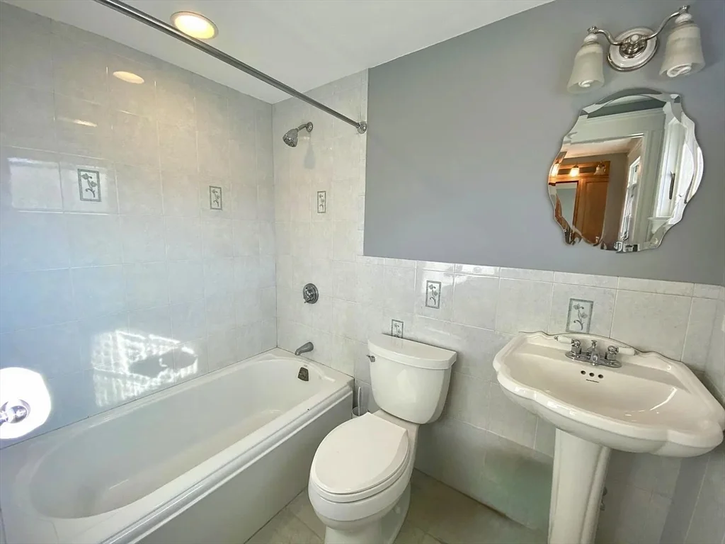 4 bed, 2 bath apartment for rent at 6 Dalton Rd Unit 6, Belmont — photo 18 of 21