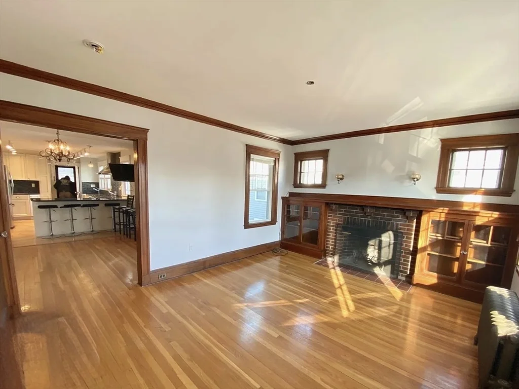 4 bed, 2 bath apartment for rent at 6 Dalton Rd Unit 6, Belmont — photo 8 of 21