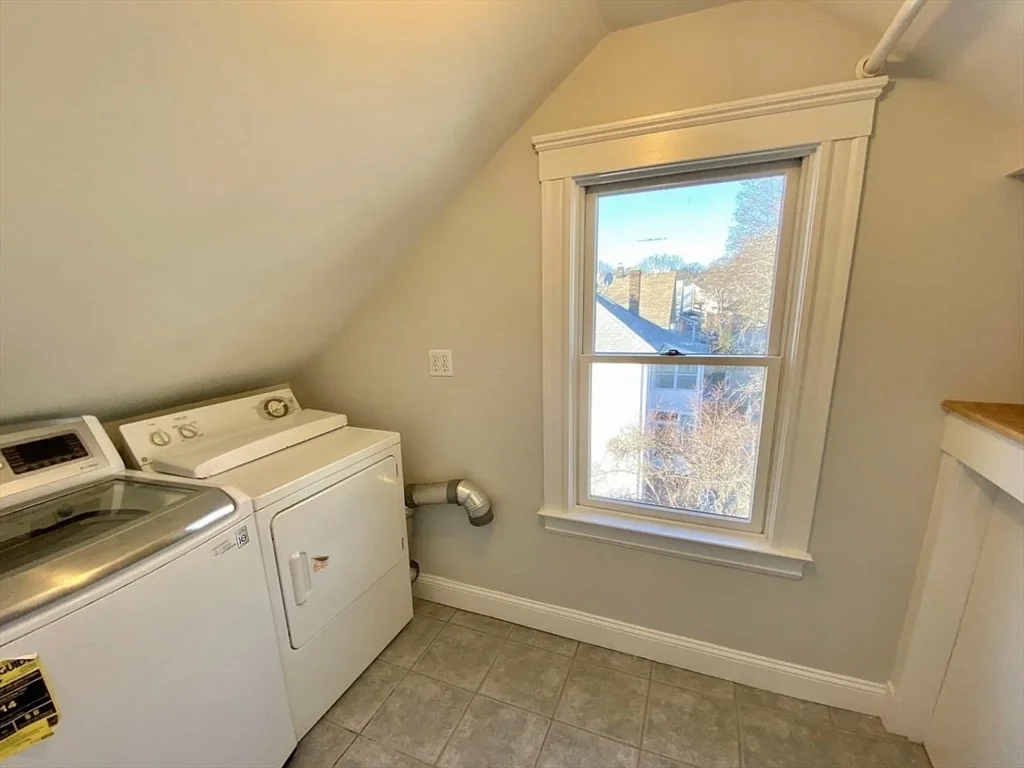 4 bed, 2 bath apartment for rent at 6 Dalton Rd Unit 6, Belmont — photo 16 of 21