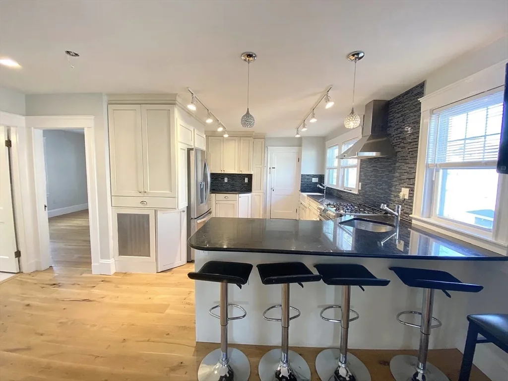 4 bed, 2 bath apartment for rent at 6 Dalton Rd Unit 6, Belmont — photo 5 of 21