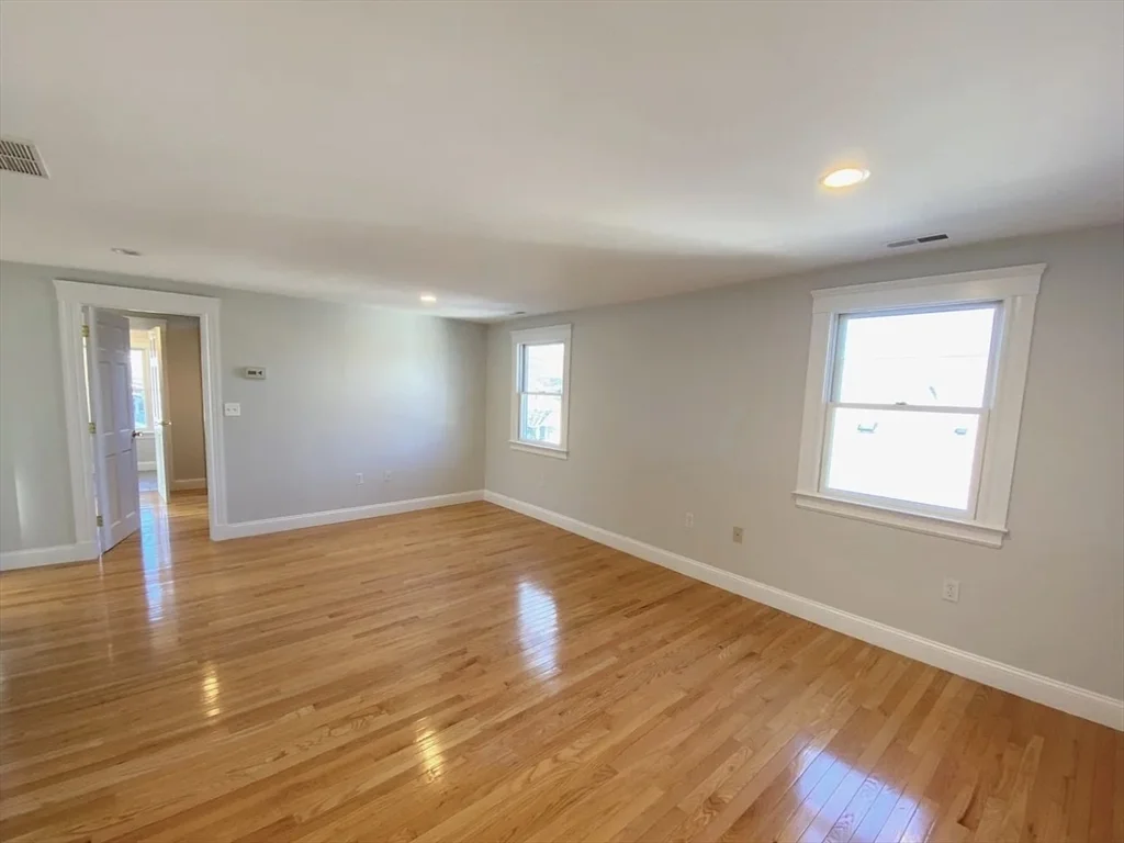 4 bed, 2 bath apartment for rent at 6 Dalton Rd Unit 6, Belmont — photo 11 of 21