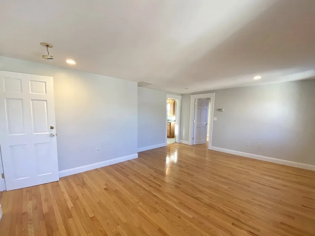 4 bed, 2 bath apartment for rent at 6 Dalton Rd Unit 6, Belmont — photo 12 of 21