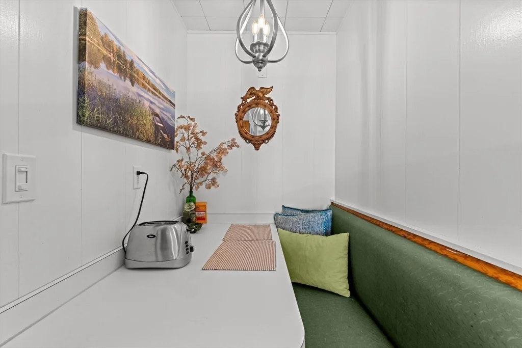 3 bed, 1 bath apartment for rent at 6 Davis Way, Worcester — photo 10 of 39