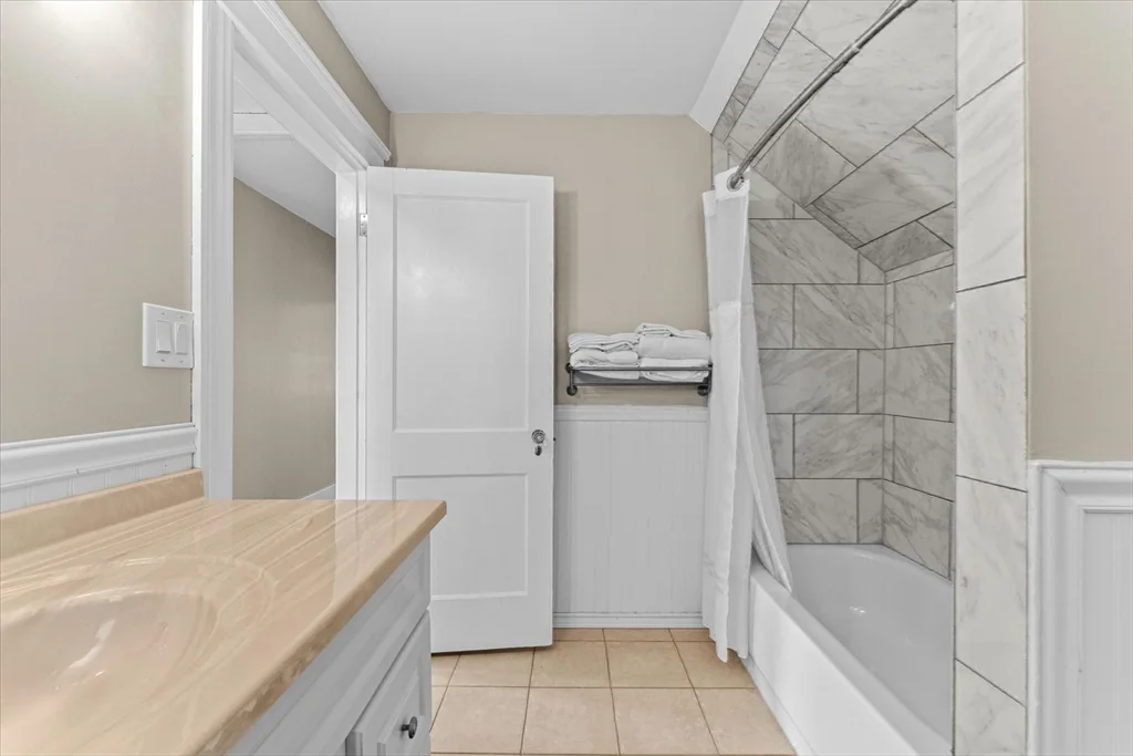 3 bed, 1 bath apartment for rent at 6 Davis Way, Worcester — photo 37 of 39