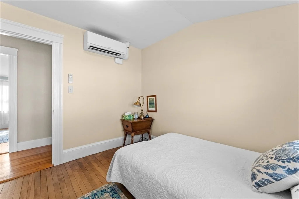 3 bed, 1 bath apartment for rent at 6 Davis Way, Worcester — photo 33 of 39