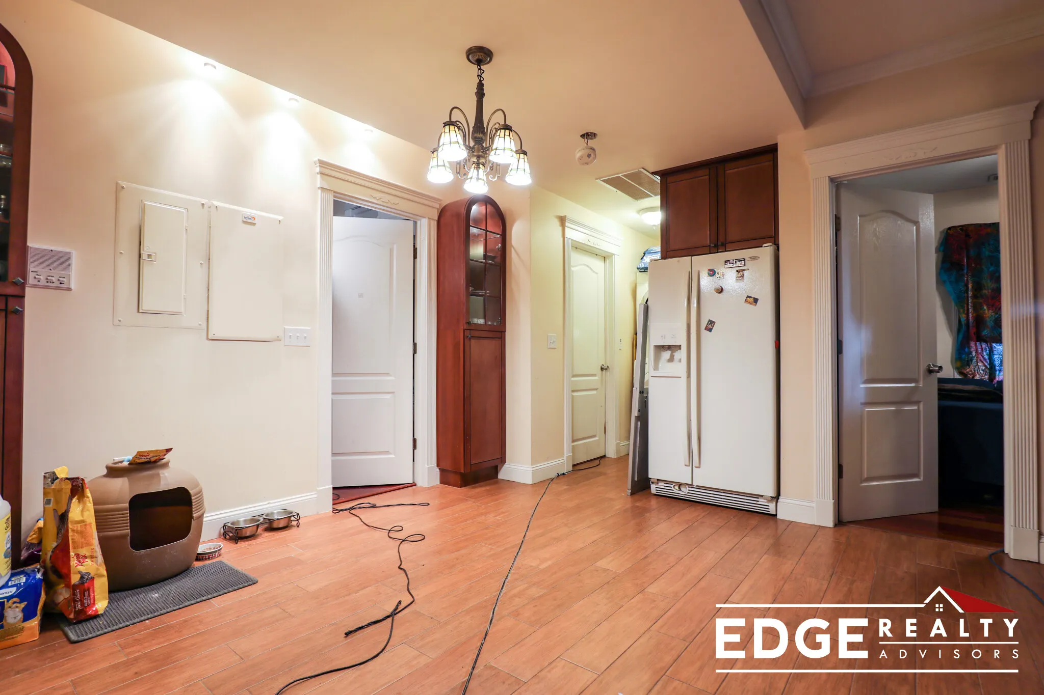 3 bed, 2 bath apartment for rent at 6 Delaware Pl Unit 1, Brighton — photo 3 of 9