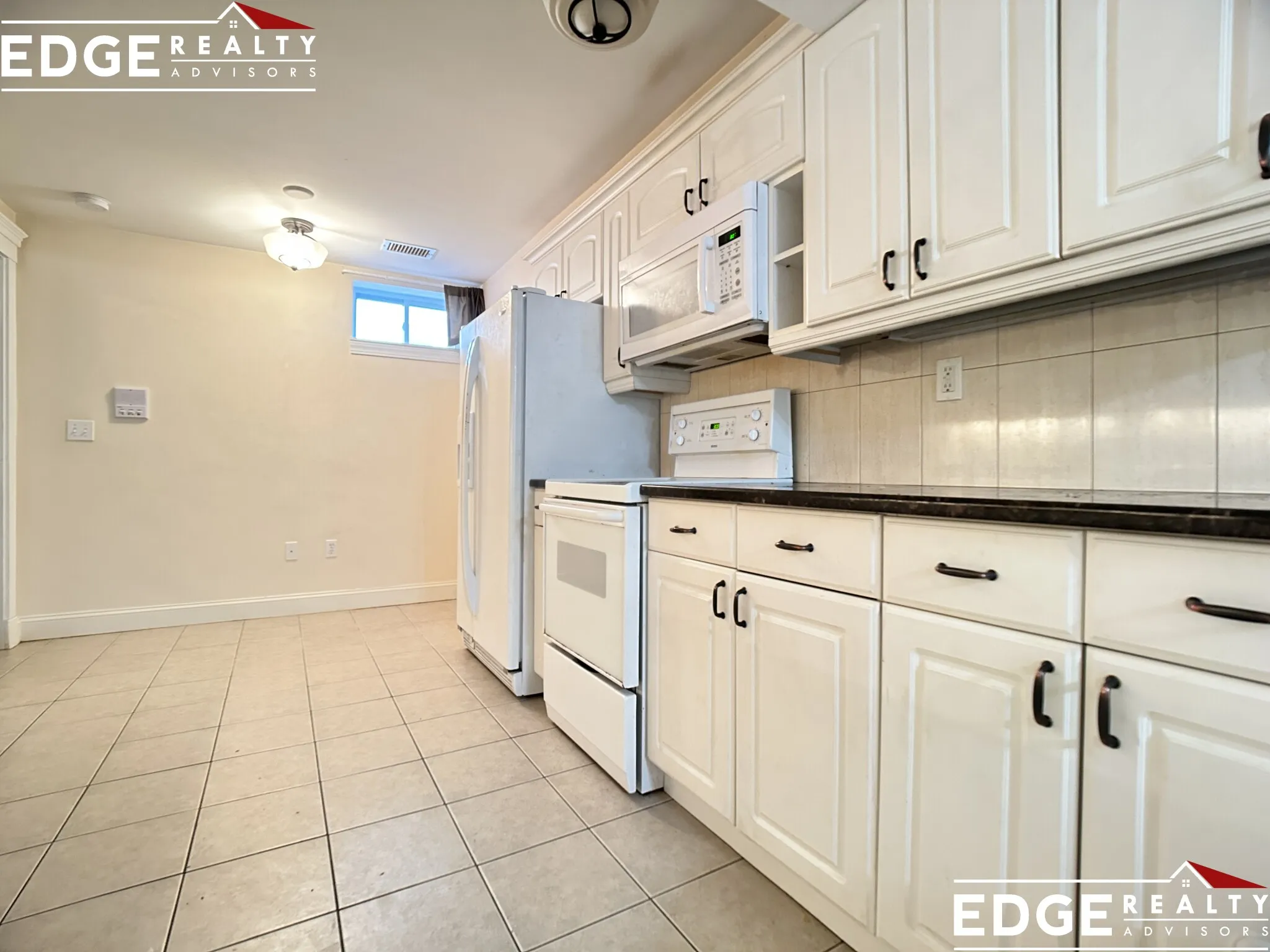 2 bed, 1 bath apartment for rent at 6 Delaware Pl Unit B, Brighton — photo 3 of 8