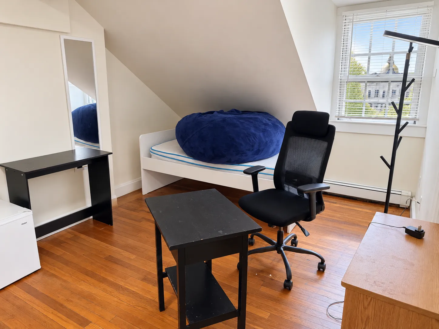 Studio bed, 1 bath apartment for rent at 6 Derne St Unit 14, Beacon Hill — photo 3 of 9