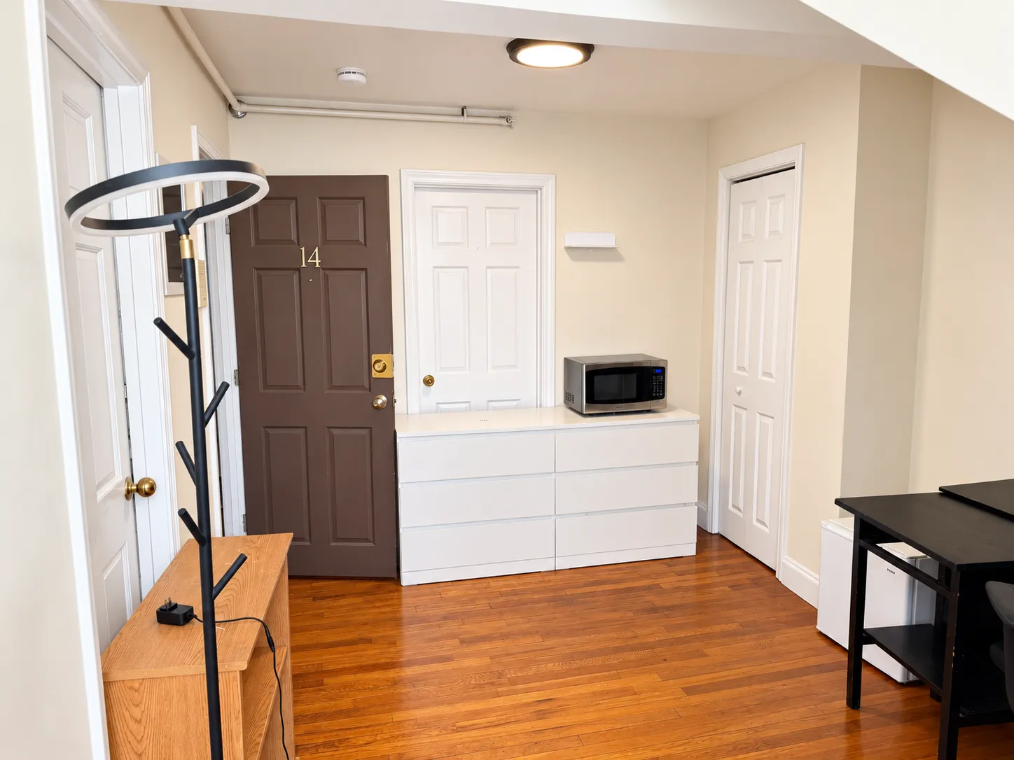 Studio bed, 1 bath apartment for rent at 6 Derne St Unit 14, Beacon Hill — photo 2 of 9