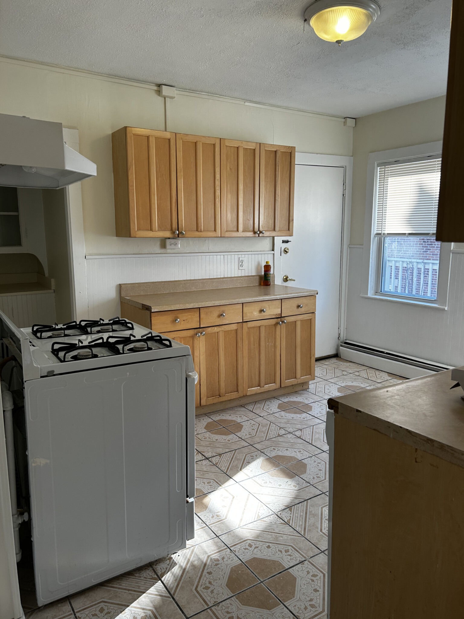 5 bed, 1 bath apartment for rent at 6 Dudley St Unit 2, North Cambridge — photo 1 of 32