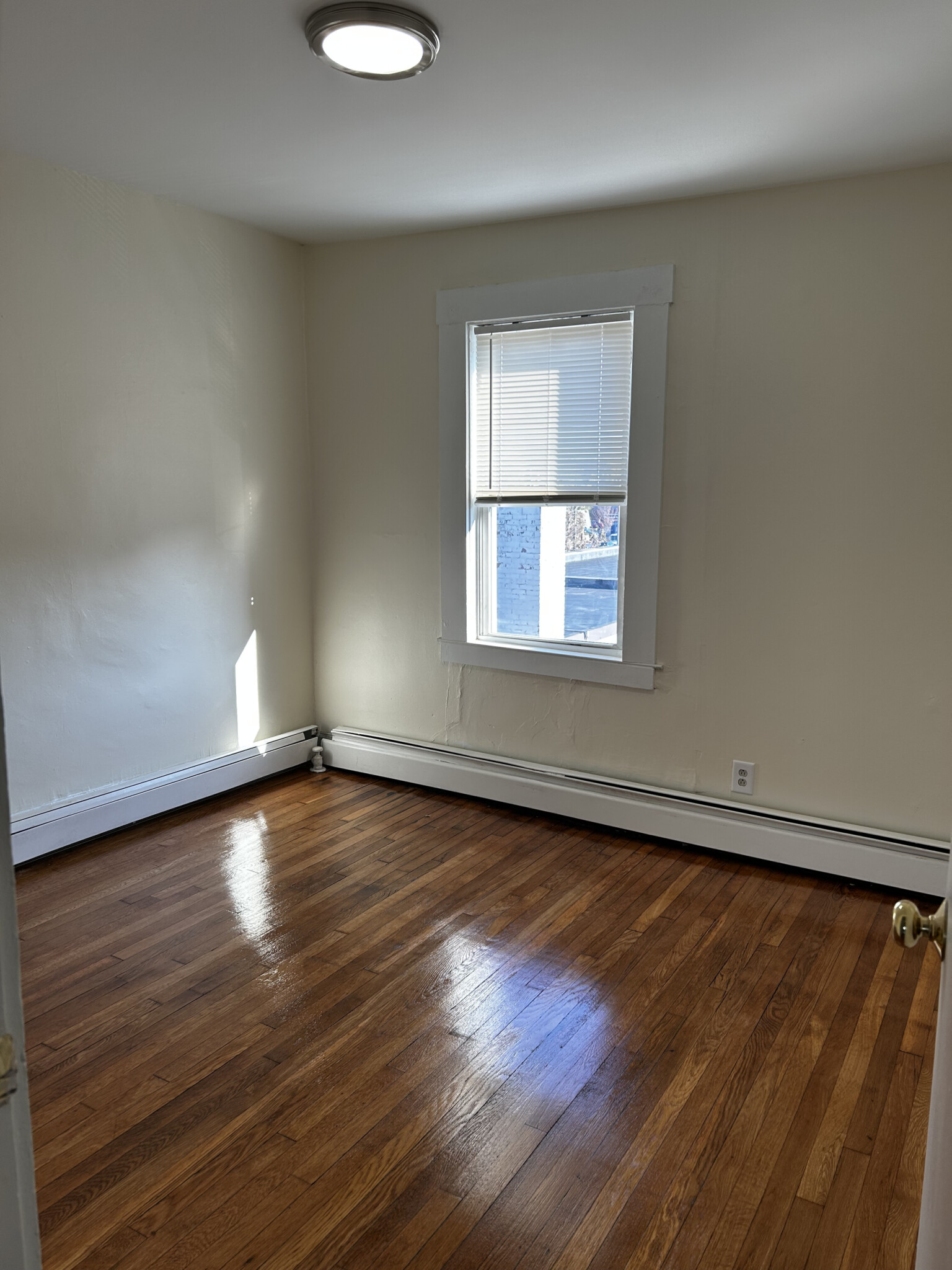 5 bed, 1 bath apartment for rent at 6 Dudley St Unit 2, North Cambridge — photo 8 of 32