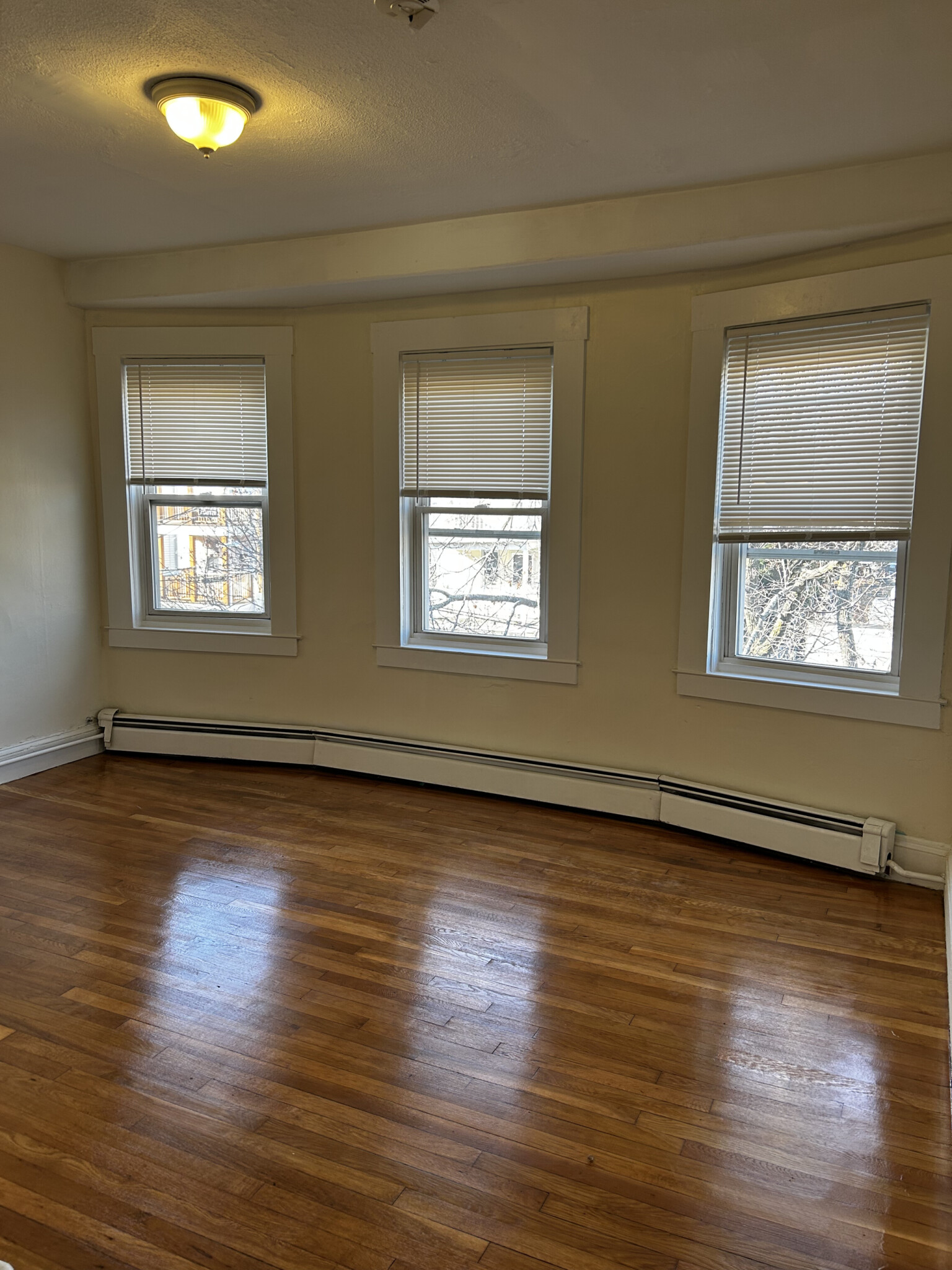 5 bed, 1 bath apartment for rent at 6 Dudley St Unit 2, North Cambridge — photo 4 of 32