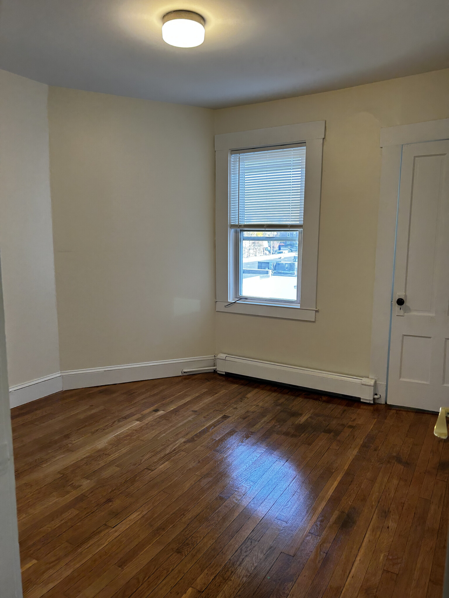 5 bed, 1 bath apartment for rent at 6 Dudley St Unit 2, North Cambridge — photo 7 of 32