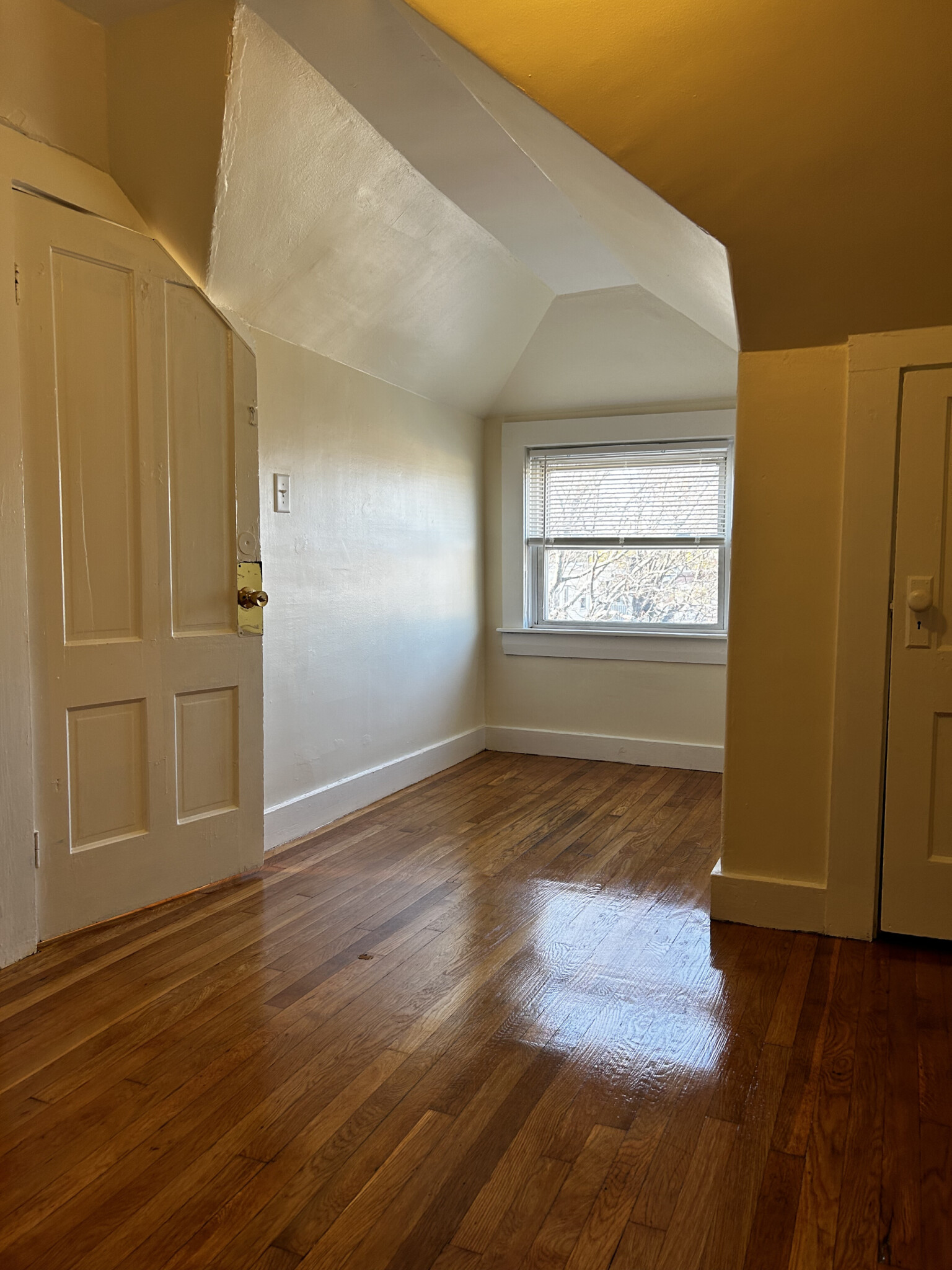 5 bed, 1 bath apartment for rent at 6 Dudley St Unit 2, North Cambridge — photo 21 of 32
