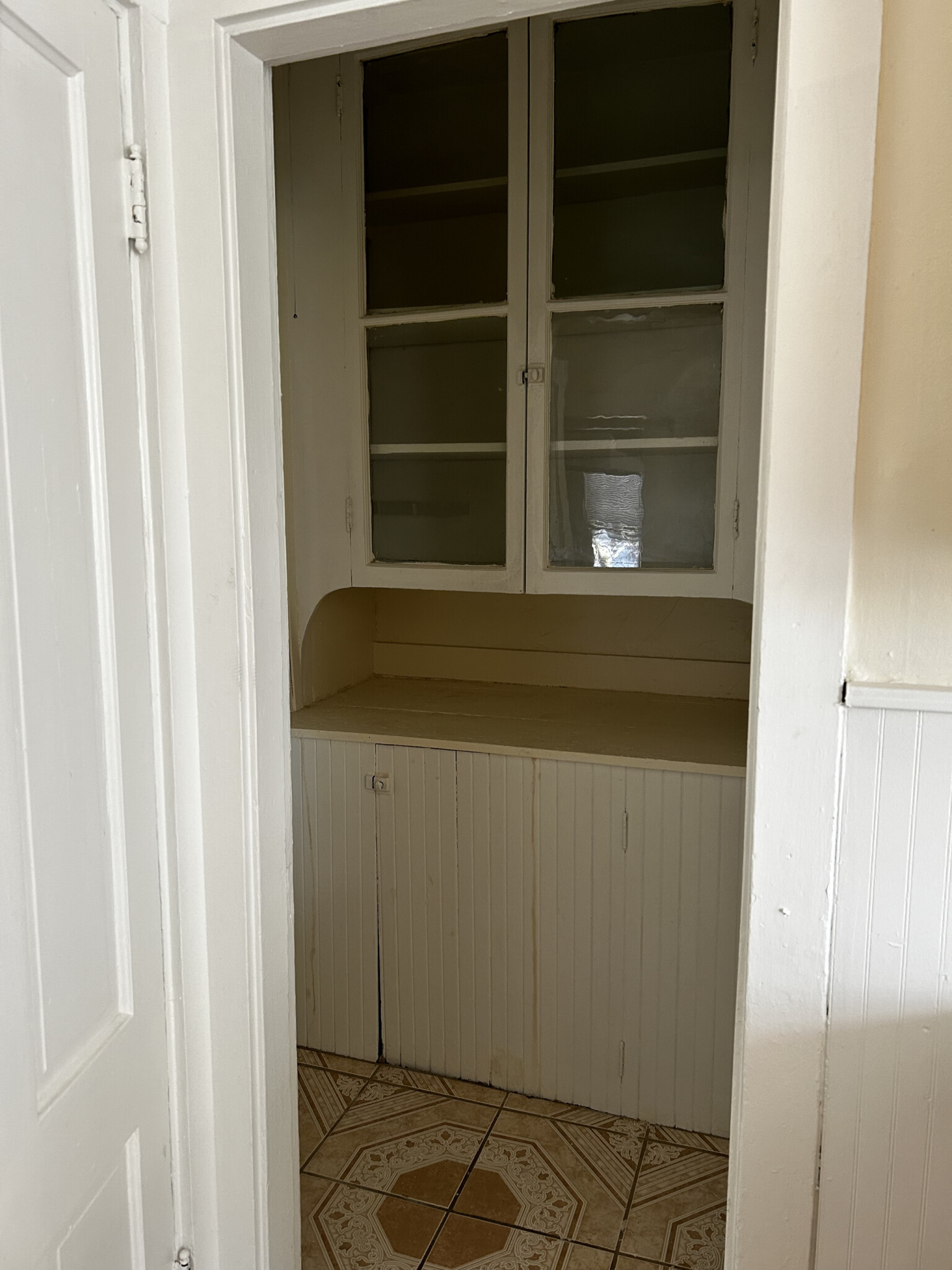 5 bed, 1 bath apartment for rent at 6 Dudley St Unit 2, North Cambridge — photo 3 of 32