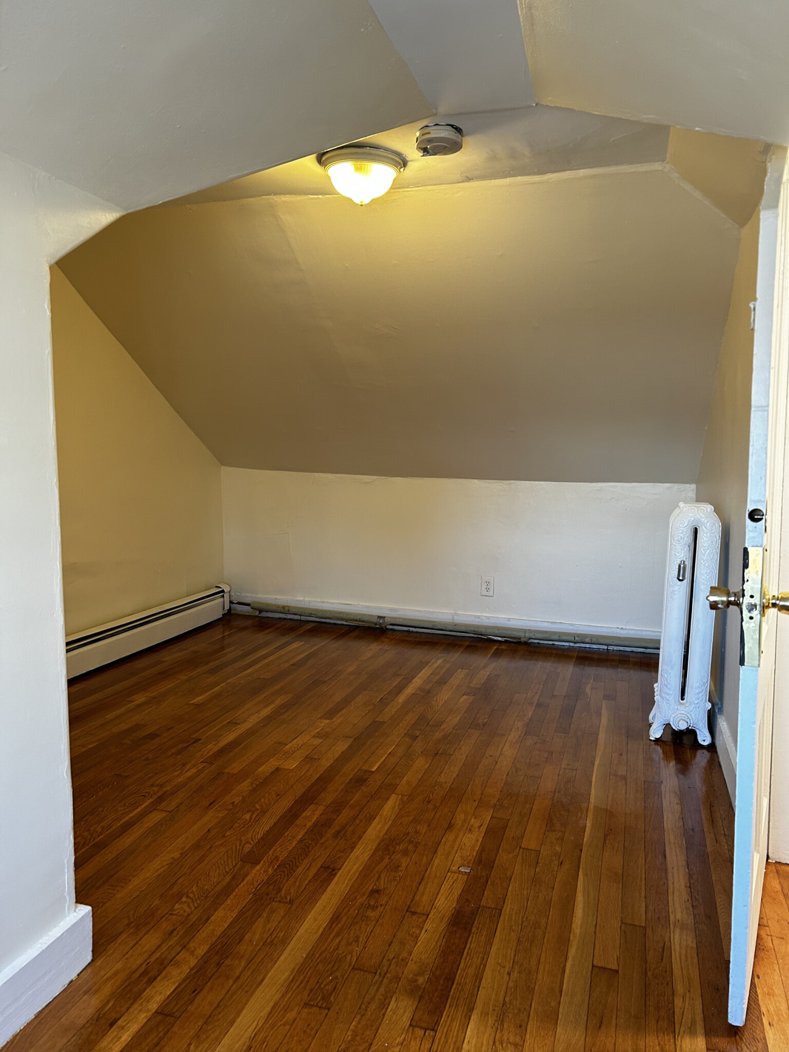 5 bed, 1 bath apartment for rent at 6 Dudley St Unit 2, North Cambridge — photo 12 of 32