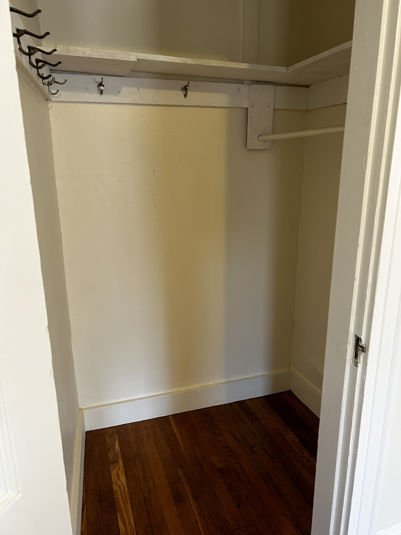 5 bed, 1 bath apartment for rent at 6 Dudley St Unit 2, North Cambridge — photo 5 of 32