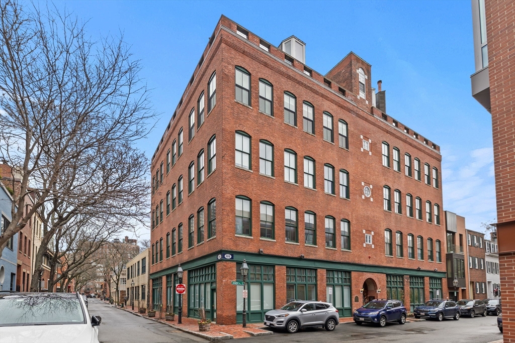 2 bed, 2 bath apartment for rent at 6 Edgerly Pl Unit 401, Back Bay — photo 18 of 19