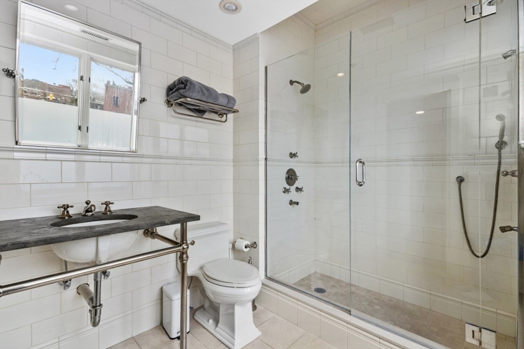 2 bed, 2 bath apartment for rent at 6 Edgerly Pl Unit 405, Back Bay — photo 14 of 17