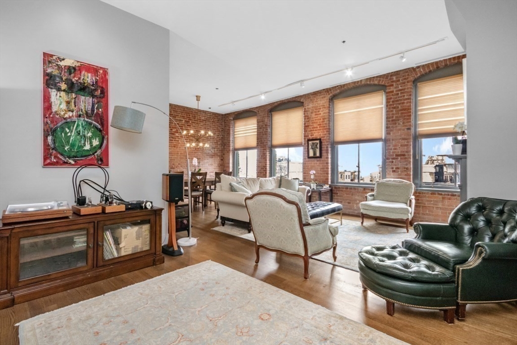 2 bed, 2 bath apartment for rent at 6 Edgerly Pl Unit 405, Back Bay — photo 8 of 17