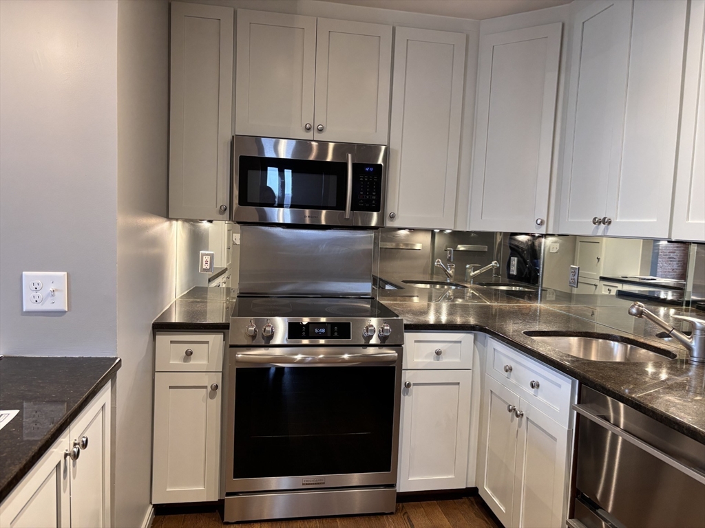 2 bed, 2 bath apartment for rent at 6 Edgerly Pl Unit 405, Back Bay — photo 3 of 17