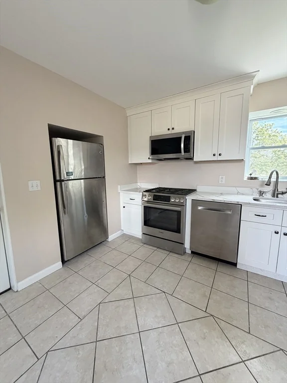 4 bed, 1 bath apartment for rent at 6 Edwards Pl Unit 2, Chelmsford — photo 7 of 40