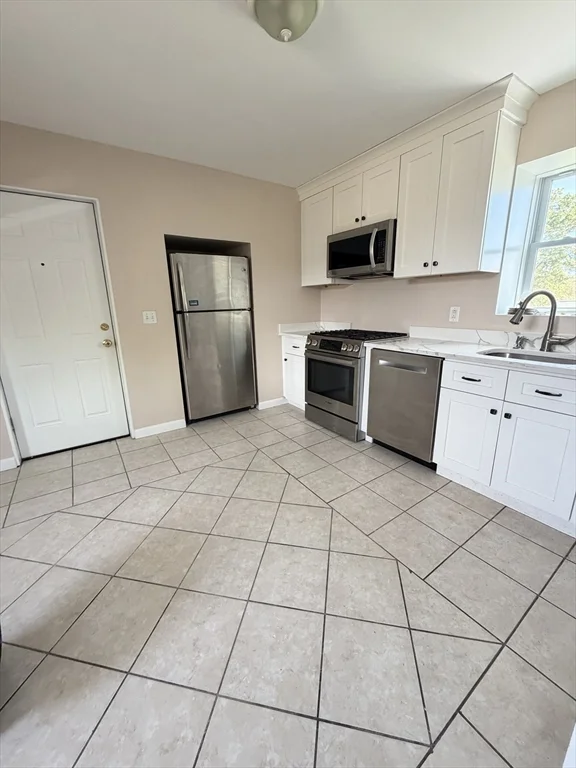 4 bed, 1 bath apartment for rent at 6 Edwards Pl Unit 2, Chelmsford — photo 6 of 40
