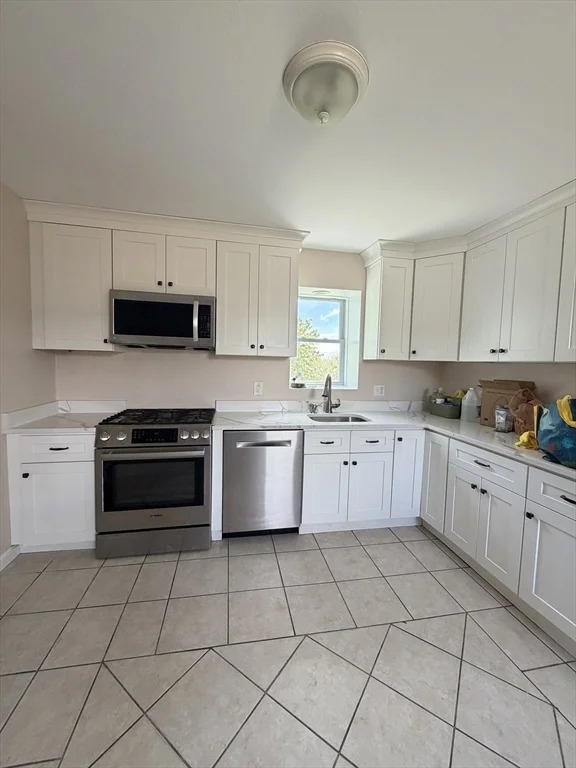 4 bed, 1 bath apartment for rent at 6 Edwards Pl Unit 2, Chelmsford — photo 3 of 40