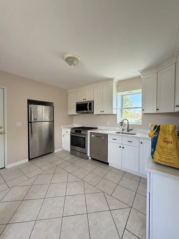 4 bed, 1 bath apartment for rent at 6 Edwards Pl Unit 2, Chelmsford — photo 9 of 40