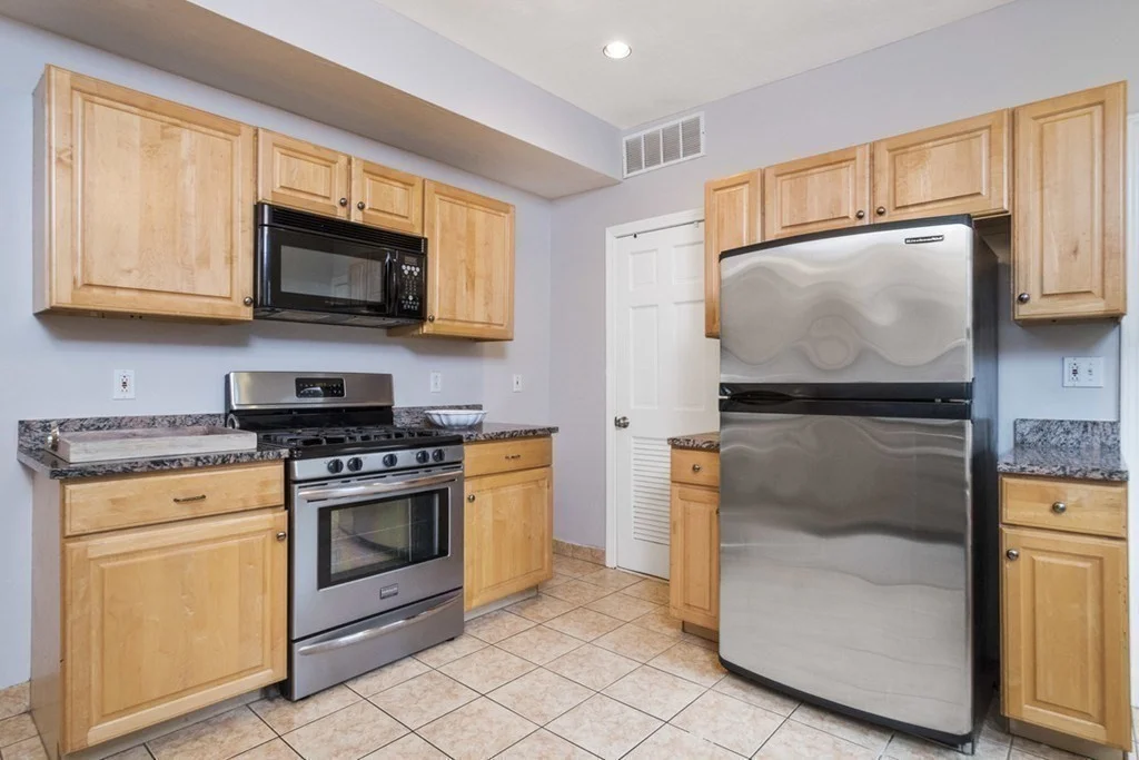 3 bed, 2 bath apartment for rent at 6 Elton St Unit 2, Dorchester — photo 2 of 10