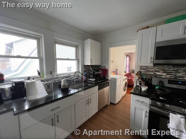 3 bed, 1 bath apartment for rent at 6 Endicott Ave Unit 2nd Floor, Teele Square — photo 1 of 9