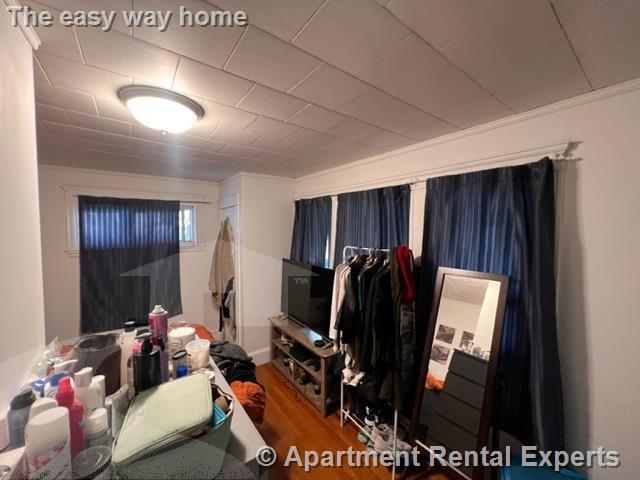 3 bed, 1 bath apartment for rent at 6 Endicott Ave Unit 2nd Floor, Teele Square — photo 7 of 9