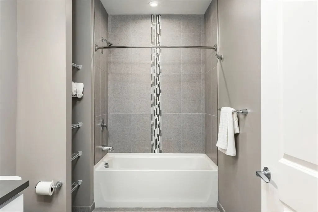 3 bed, 2 bath apartment for rent at 6 Essex St Unit 301, Central Square — photo 9 of 9