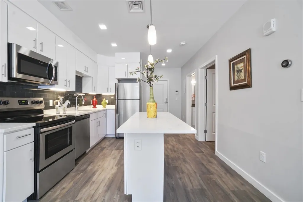 3 bed, 2 bath apartment for rent at 6 Essex St Unit 301, Central Square — photo 1 of 9