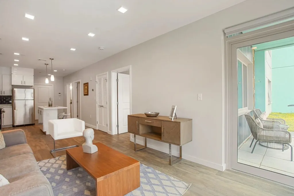3 bed, 2 bath apartment for rent at 6 Essex St Unit 301, Central Square — photo 6 of 9