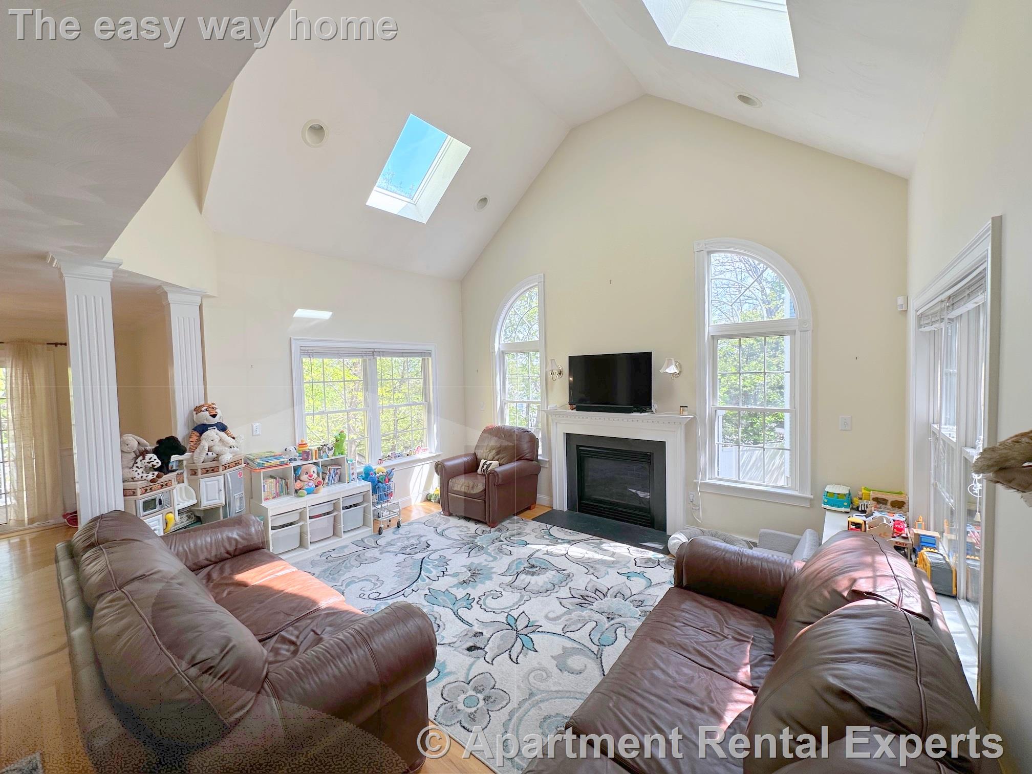5 bed, 3 bath apartment for rent at 6 Farmers Circle, Arlington Center — photo 3 of 35