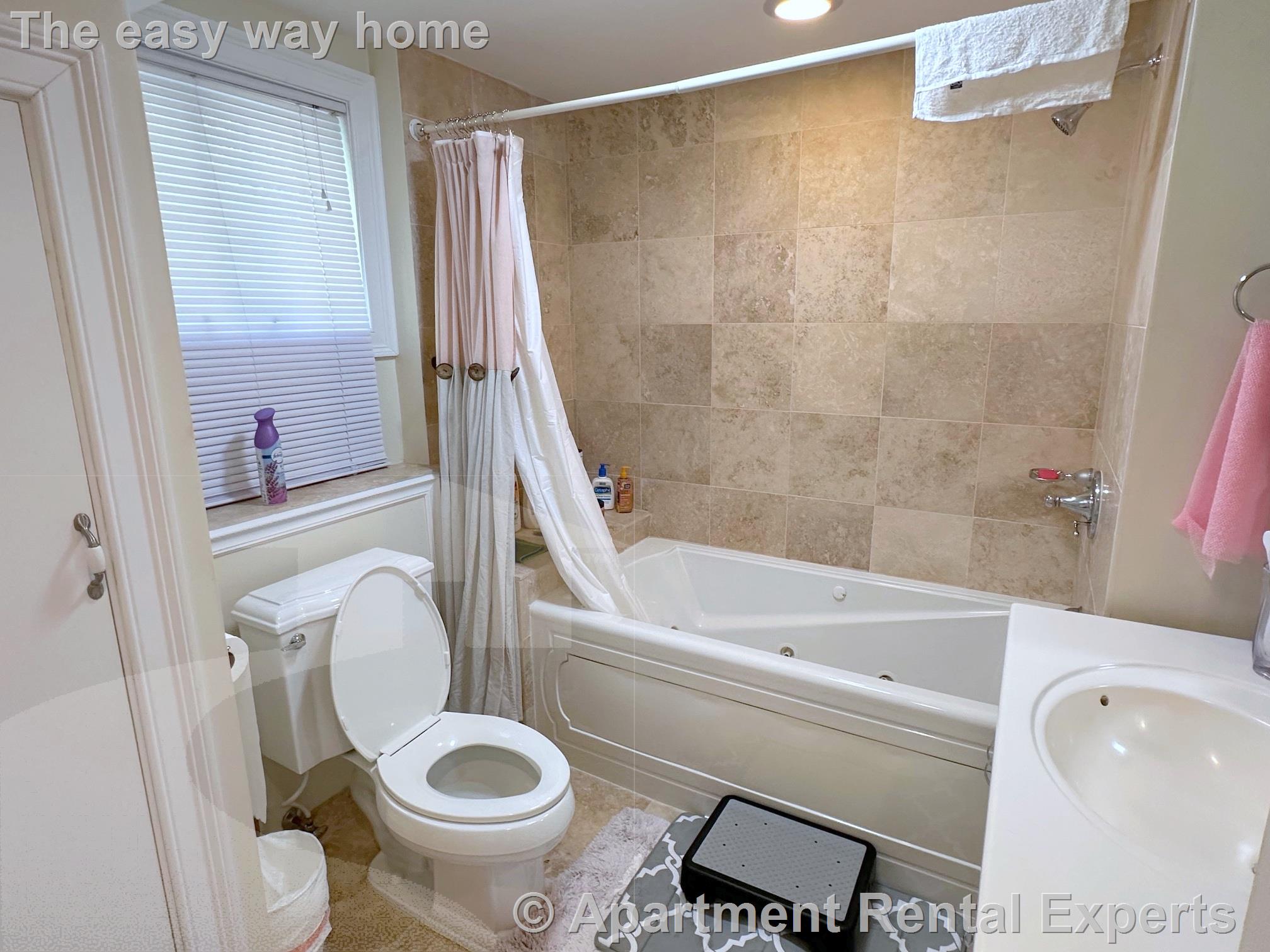 5 bed, 3 bath apartment for rent at 6 Farmers Circle, Arlington Center — photo 25 of 35