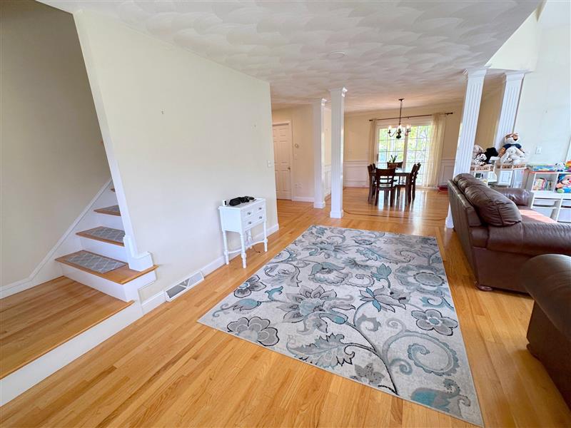 5 bed, 3.5 bath apartment for rent at 6 Farmers Circle Unit 1, Arlington — photo 5 of 34