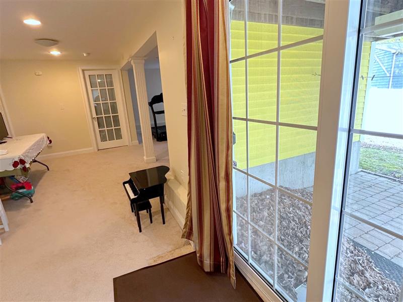 5 bed, 3.5 bath apartment for rent at 6 Farmers Circle Unit 1, Arlington — photo 25 of 34