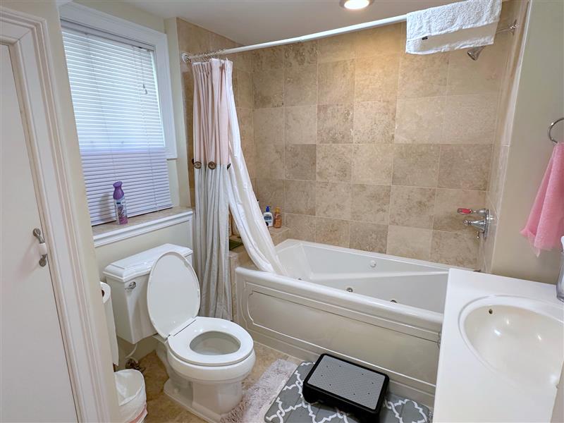 5 bed, 3.5 bath apartment for rent at 6 Farmers Circle Unit 1, Arlington — photo 24 of 34
