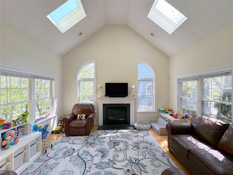 5 bed, 3.5 bath apartment for rent at 6 Farmers Circle Unit 1, Arlington — photo 6 of 34